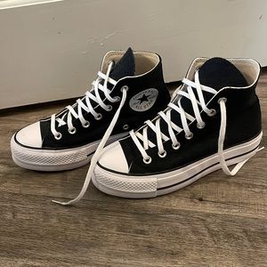 CONVERSE - Chuck Taylor All Star Lift Hi Sneaker in Black & White